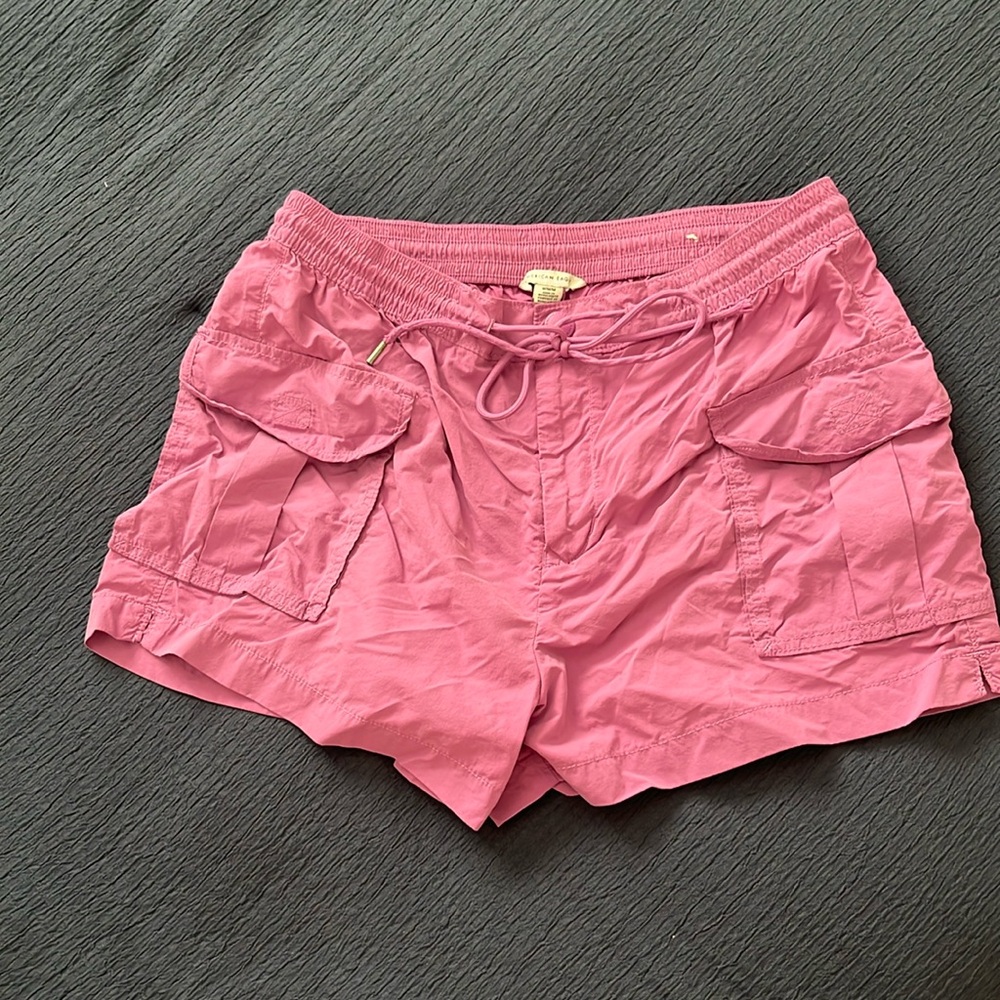 American Eagle cargo-style board shorts. Purple, size M. good used condition!